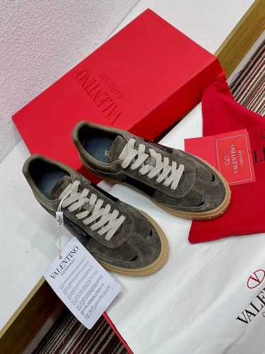 新品推出 Valentino华伦天奴情侣款运动鞋一款舒适超哇塞、 专柜原版购入1:1制造 原版logo吸汗透气垫脚TPU材质大底 品牌注塑鞋垫 德训休闲鞋男女款
