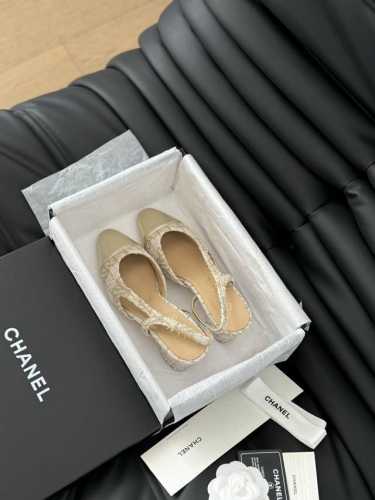 Chanel 经典Slingback后空凉鞋 前几年一直在做这个款 今年我们还是重新购版，再次精细Copy。 发现新版面的鞋面线条和形体舒适度都做了微调！ 这个