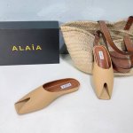 高品质出厂 ！小众潮牌 ALAIA 春夏最新鱼嘴五金扣简易平底拖鞋 足尖上的性感之资 精致的同时还具有时髦利落 摩登气场 鞋面采用进口头层牛皮 内里垫脚进口羊皮
