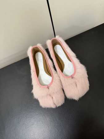 Maison Margiela MM6玛吉拉经典分趾鞋 比利时著名设计师，曾担任爱马仕 Hermès 的创意总监 虽然低调到绝迹 却仍然难以抵挡他在全球时装设计 - 点击图像关闭