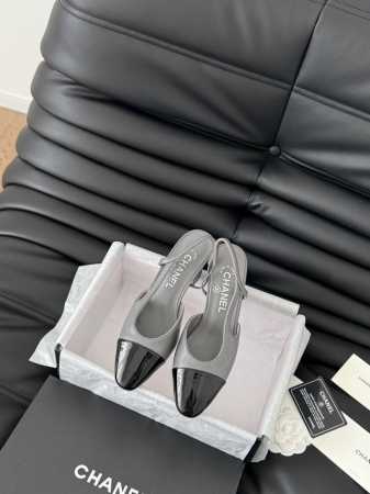 Chanel 经典slingback后空凉鞋 前几年一直在做这个款 今年我们还是重新购版，再次精细copy。 发现新版面的鞋面线条和形体舒适度都做了微调！ 这个 - 点击图像关闭