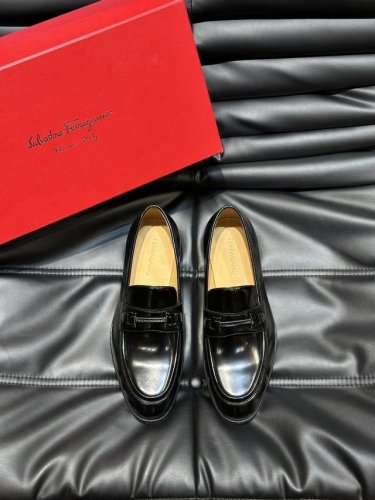 ferragam菲拉真皮大底男士商务休闲皮鞋 进口牛皮 严选用料只为打造更为舒适的穿着体验 原版鞋楦 线条修长流畅 鞋面 原版牛皮进口小牛里 真皮大底 Size