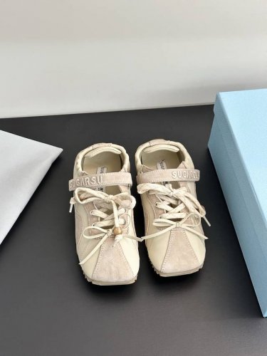 酥履 蓝屿系列的玛丽珍德训鞋 芭蕾舞鞋超舒服小众设计师品牌度假德迅鞋，奶油般的雾面羊皮与阳光般的暖黄交织在夏日的微风中轻盈跃动舞出季节交替的灵动与浪漫以羊皮为基