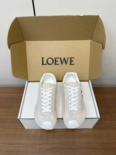 顶级版本 配飞机盒 Loewe 25Ss早春阿甘鞋 德训鞋 运动鞋 情侣款 皮面 扣件+10 罗意威拼色运动鞋！极简风格真的做到极致、实在太百搭！随便穿搭就可以