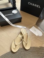 P330 Chanel 24春夏新款人字拖 夏天度假必备单品 鞋面：丝绒 小牛皮 垫脚：羊皮 大底：真皮底 码数：35-41 40 41定制不退换