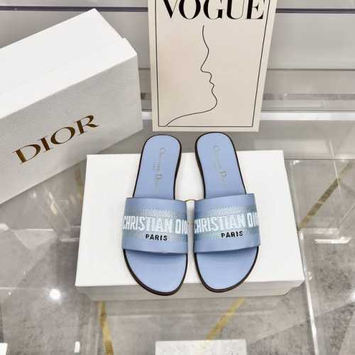 橙子出厂价 Dior 迪奥春夏新款 刺绣字母平底拖鞋 一字带拖鞋 沙滩凉拖 码数：35-42