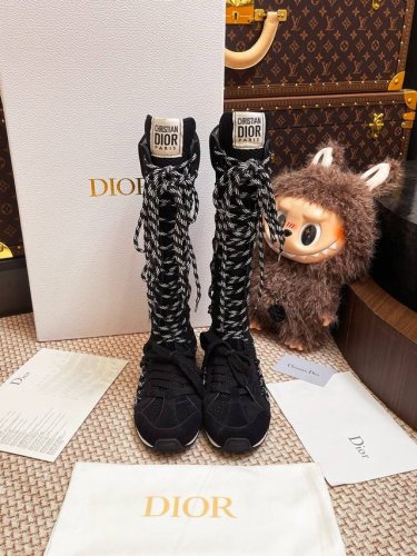 Dior 25新款镂空靴子 整双鞋子采购Zp开发打造，全部定制材料，独家开模大底，细节全部对版出货，连包装也做到跟正品一样。码数:35-4 41订做不退换
