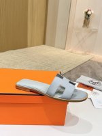 爱马仕Hermes，真皮大底 出厂价 顶级版本！原版开发 鞋面：牛皮 内里垫脚 羊皮 大底：意大利真皮大底 码数：34-43注 34 41 42 43 码定做