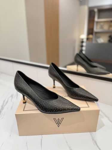 出厂 Vanda Novak来自意大利品牌 全网独家 耗时3个月研发 鞋跟独特设计酒杯 重磅系列 众多联手意大利品牌 推出高级感满分的鞋款系列 火遍Ins神仙绝