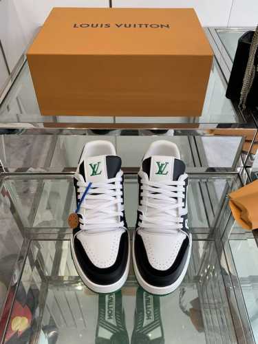 情侣款Louis Vuitton 路易威 24ss 新款休闲运动鞋 Virgil Abloh 马卡龙系列从复古篮球鞋汲取灵感，打造备受青睐的LVTraine 运