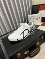出厂价： 新品dolce&Gabbanadg高端男士运动休闲鞋。顶级专柜原单货。 原版进口牛皮 多种材质拼接设计进口牛皮内里 牛皮垫脚原版tpr弹力大底。 Si