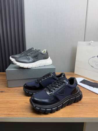 工厂价 Prada 普拉达.官网新品来袭，专柜同步1 1发售原厂配置，进口原版牛皮拼接进口网布，经典版面运动潮达人，进口水染牛皮里垫，鞋底 原厂特供原版底超级舒 - 点击图像关闭