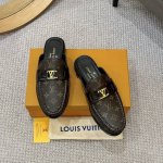 出厂价P 羊里 2025 Lv男士商务休闲半拖。 纯手工打造 意大利进口牛皮 牛皮内里 更舒服 更贴脚感 码数: 38一44 可订45。46
