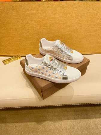 工厂价 Gucci 古奇最 2024新款精心打造，引爆全场！不断创新的国际品牌 此款男士四季休闲鞋，原版版本，鞋面全皮面料 ，透气舒适皮垫脚橡胶防滑大底，透气舒 - 点击图像关闭