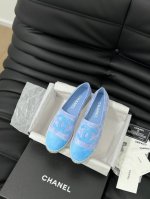新色上新 新版本Chanel 渔夫鞋 重磅来袭配送全套顶级包装 我家的渔夫鞋质量不多介绍了哈，拿过的都知道！原版定制的鞋面，并且我家的大底是原版半透明大底，不透