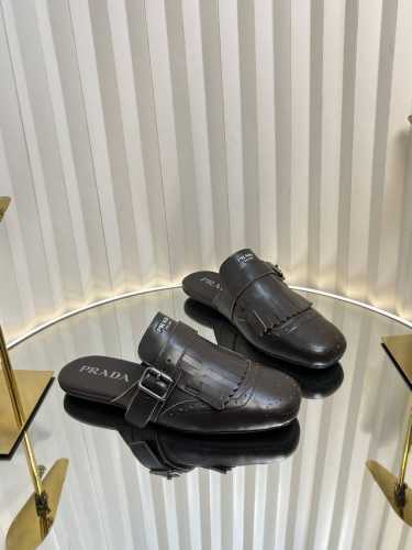PRADA 普拉达 25 2025春夏新品 专柜走秀款复古流苏半拖鞋乐福鞋系列走秀款 复古感时髦满满 随意百搭 时尚休闲 独到味人人都爱也轻松驾驭 每年都会爆.