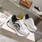 女 男 Alexander Mcqueen 麦昆最新款式一如既往高端品质，做工细节清爽干净，原版一比一复刻，原版软厚底，设计线条优秀上脚绝对精彩，舒适度超级赞