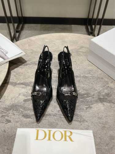 迪奥Dior 早春新款 尖头慕勒拖女拖鞋 明星同宽CD字母logo高跟凉鞋 市面顶级高端版本 材质：鞋面采用进口混种羊皮+水染羊皮内里 垫脚意大利真皮大底 跟高
