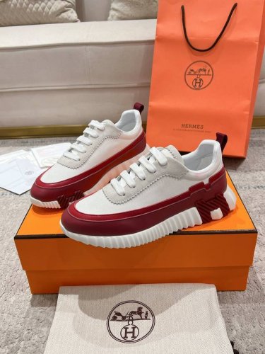 顶级版本2024ss Hermès 爱马仕 初秋新品情侣款 休闲鞋拼色设计MM风 超前时尚 简约高级 随意搭配 上脚非常轻便舒适鞋面：麂皮 牛皮内里：羊皮大底：
