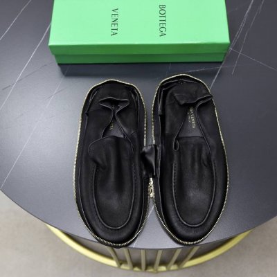 出厂价Pp： 小牛内里 Bottega Veneta Bv 经典男款钱包鞋。旅行携带超方便 采用进口柔软小牛皮，上脚舒服，内里采用奢华牛皮里。原版原厂橡胶耐磨大