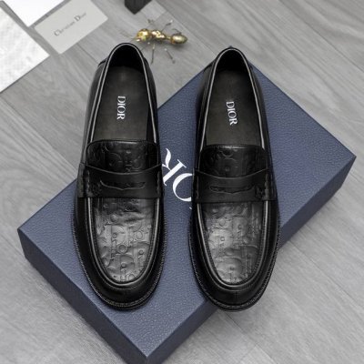 商品商标：Dior 迪奥 ] 商务正装套脚皮鞋 正码码数: 39-44 45定做不退换 商品材料：精选优质压纹牛皮拼接鞋面 牛皮内里 原版大底