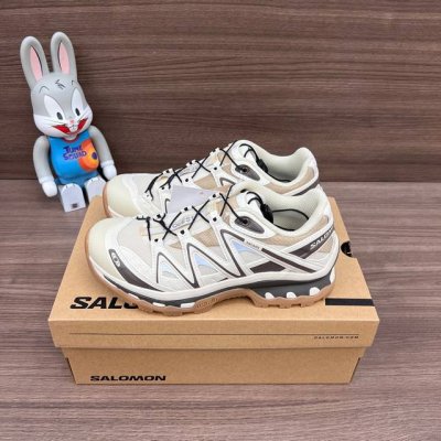 顶级版本Salomon萨洛蒙 Xt-Quest 系带平跟圆头 减震防滑耐磨 低帮 登山鞋 男女同款 米灰色灰褐色胡椒白. 全新顶级版本经过几个月重新改版，整鞋楦