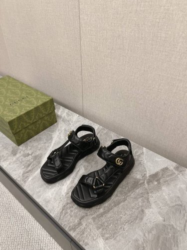 Gucc*春夏最新女士凉鞋Ins爆款现货发售原版购入开模，原版一致大底私模开版鞋面特别包脚舒适，松口和勒脚都不会有脚感舒适升级版pu发泡大底鞋面羊皮内里羊皮独家