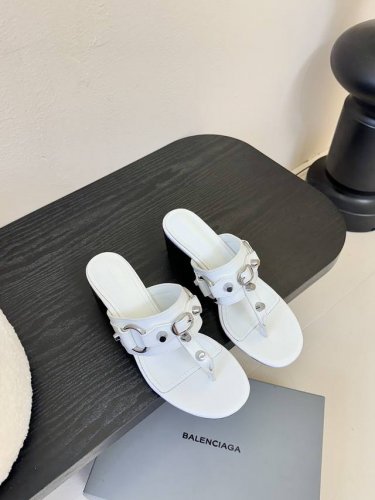 balenciaga* 2025春夏新款朋克风高跟凉鞋尖头小高跟时髦有型 十足的潮流范儿对版高订牛皮面料 羊皮内里 意大利进口真皮大底 尺码 35-39# 40