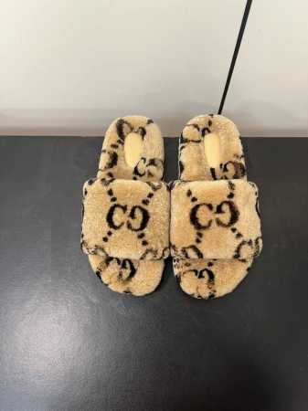 Gucci 最新24ss印花羊毛拖鞋 欧洲进口A级羊毛 与原版一致满鞋全部采用纯羊毛 鞋面和垫脚logo采用混种羊皮， 大底与原版一样的TPU材质底片耐磨防滑 - 点击图像关闭