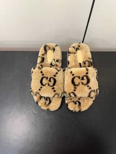 Gucci 最新24ss印花羊毛拖鞋 欧洲进口A级羊毛 与原版一致满鞋全部采用纯羊毛 鞋面和垫脚logo采用混种羊皮， 大底与原版一样的TPU材质底片耐磨防滑