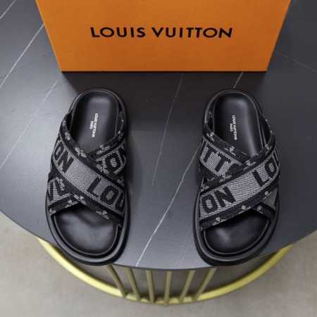 出厂价： LV家 货源稳定四季有货: 情侣款Size：码数：女36-41 男38-44 45、46定制 LV 情侣款 路易威登专柜主打最新款压花拖鞋硬货上新代购 - 点击图像关闭