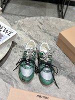 miu Miu缪缪 春夏新品 面料对版Zp单薄清透 区别于市场不对版厚面料 皮料对版Zp轻微擦旧 随性而为 复古时髦 百搭舒适 新爆款来袭～ 鞋面：蛇皮+网布