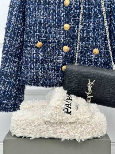厂价 Balenciaga｜巴黎世家24S新品字母刺绣泰厚底迪毛毛拖鞋 独家正确版本、原版开发、时尚圈内各大网红明星又在拼命种草的款式。火爆整个ins！又是一个