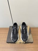 salomon Xt Whisper 萨洛蒙户外 休闲厚底登山运动鞋 全新演绎的专注于其空气动力学的外观上，标志性白色与奶油色带来都市风格。另一双则以纯粹的黑色