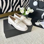 代购版 Chane L Ss24 New Arrival～ 小香24A 山茶花珐琅爱心扣乐福鞋新品 油蜡牛皮带来无与伦比的质感，经典版型搭配精致饰扣，24秋冬绝