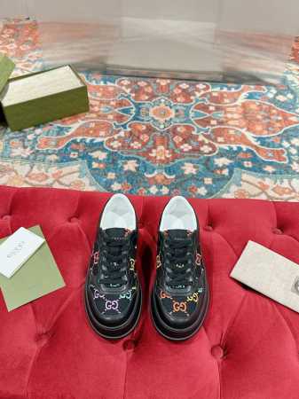 女 男 Gucci古驰复古情侣款饼干鞋 Gucci Chunky B系列运动鞋～结合老爹鞋 小白鞋 小脏鞋三大经典款元素演绎出品牌所推崇的运动与休闲相融合的设计 - 点击图像关闭