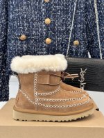 UGG 24ss新品阿尔派系列厚底雪地靴 毛茸茸的天一冷就爱穿，阿尔派系列有点民族风感觉，的确很好看，长短刚刚好随性自然青春活力感，当下流行的“城市游牧风”，装