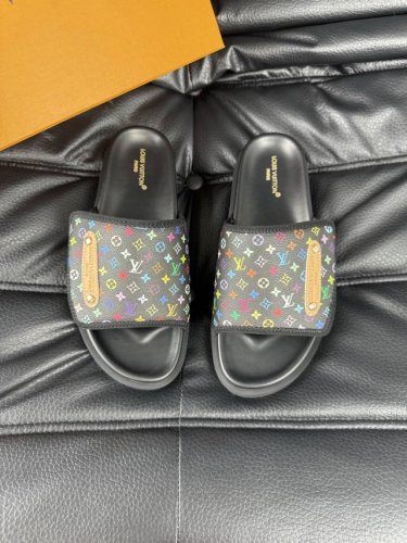 38-45 Louis V*高端精品 奢品拖鞋 1:1高端品质 休闲阳光宽松舒适型 最高版本高品质精品 经夏季必入哦