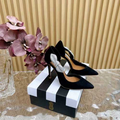 菠萝牌 Aquazzura 2024新款侧空蝴蝶钻扣高跟凉鞋 定制的独特魅力，让它贴合我的每一步需求。穿上它，仿佛化身为舞台中央的焦点，绽放出最绚烂的光芒。 面