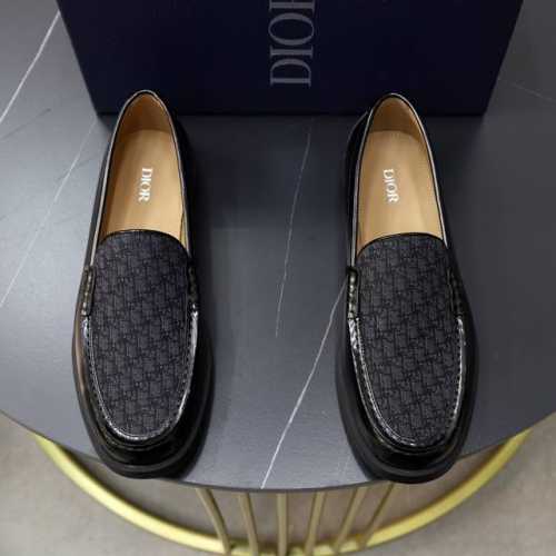 出厂价Pp： 品牌：迪奥Dior 标准码：男码38 44 45可以定做 等级：官网同款 材料：原版牛皮拼接 牛皮内里 原版Tpu耐磨柔软大底 款式类别：休闲运动