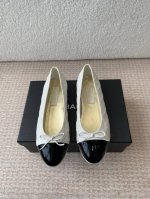 Chanel小香 25Ss 春夏鞋头 电绣点缀 芭蕾舞鞋 宛如女神脖子上的项链 上脚包裹性非常好 上脚跟显瘦 真的是超级精致 复古的玛丽珍太对味了 个人最喜欢好