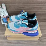 Needles X Asics Gel-Nyc 皮革 炫酷 减震防滑耐磨 低帮 生活休闲鞋 蓝粉 货号: 1201A850-022 包装:全套得物配件毒盒配纯棉