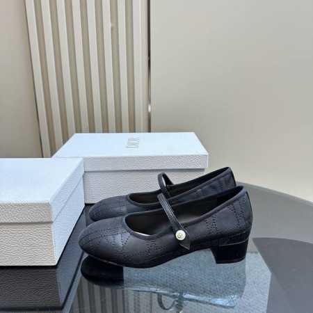 Dior2024新款 dior 芭蕾舞鞋 面料:进口柔软牛皮 内里:进口羊皮 垫脚:混种羊 码数:35～41 40.41订做 大底：意大利真皮大底 - 点击图像关闭