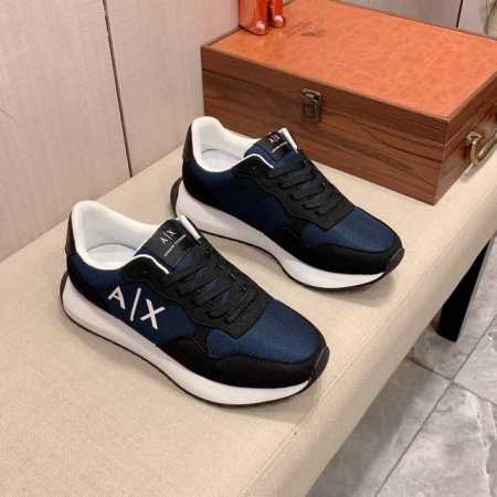 新款: 厂价: 阿玛尼armani* 最新爆款休闲鞋，顶端品牌奢侈～代购，顶级～质量。鞋面選用进口透气牛皮搭配材质透气羊皮垫脚 精细做工。原版个性时尚柔软橡膠耐 - 点击图像关闭
