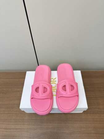 dior｜迪奥25p春夏新款超轻果冻沙滩拖 巴黎时装周第一场分量十足的大秀场打造的新品 Dior迪奥～新款果冻鞋 Cd猪鼻子厚底拖鞋 一体成型胶拖鞋、软软的！防 - 点击图像关闭