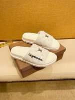 工厂P价 。 Louis V*路易威登高端精品 奢品拖鞋，1:1高端品质，休闲阳光宽松舒适型，最高版本高品质精品，经夏季必入哦！38-44
