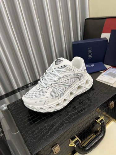 出厂价Pp： Dior 迪奥 -高端品质 原单休闲运动鞋 -鞋面：丝绸小牛皮.高周波品牌图腾、品牌网布布匹、鞋舌塑胶品牌Logo、后跟高周波品牌Logo -内里