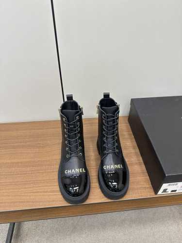 Chanel 24b 新款 秋冬马丁靴 香奈儿秋冬重工爆款短靴 小红书力推款，怎么搭配都好看，时髦精必备，香奈儿女士钟爱简约又难以抗拒系搭配展现与众不同的穿搭风