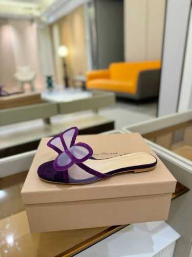 价格P： {拖鞋系} Gianvito Rossi 2025 这款高跟拖鞋 极简主义的 Elle、Gianvito Rossi 秉承了其传统意大利工艺，专注精巧