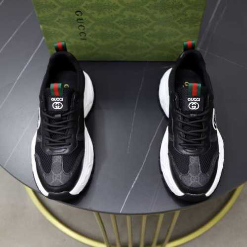 出厂价pp 品牌 古奇Gucci 标准码 38-44 45订做 等级 官网同款 材料 原版材料拼接 舒适透气内里 轻便耐磨运动大底 款式类别 男士时尚休闲鞋 跑